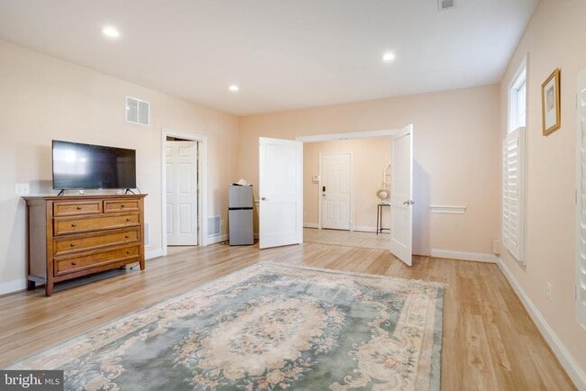 Building Photo - 8320 Dockray Ct