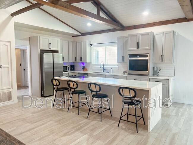 Building Photo - 1759 N Spring Cir