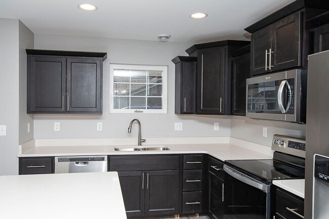 Building Photo - Luxury Townhome Living