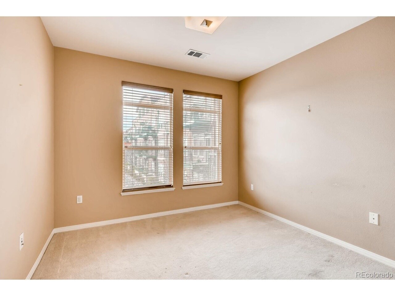 Building Photo - 10176 Park Meadows Dr