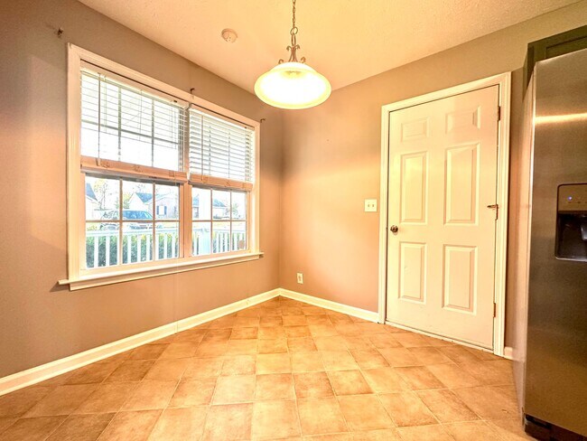 Building Photo - Cozy Single-Family Home with a Fenced Backyard