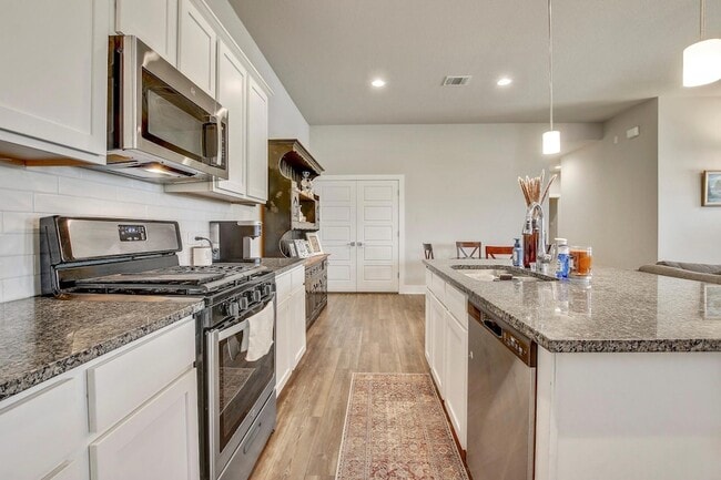 Building Photo - 501 Peace Dr