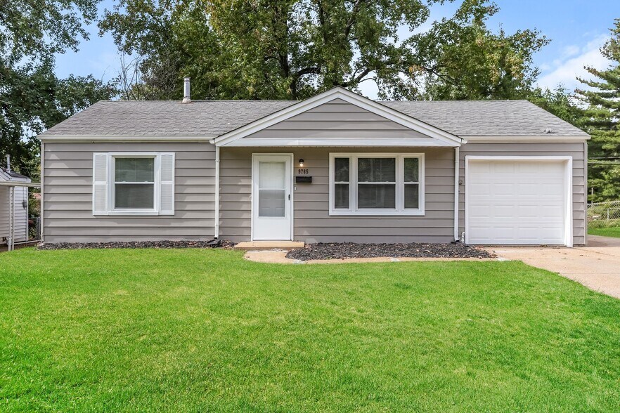 Building Photo - 9765 Dennis Dr
