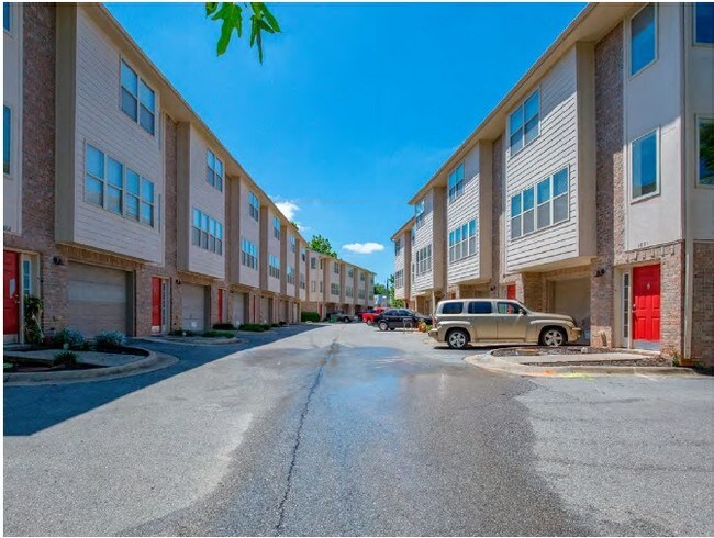 Building Photo - CV Estates