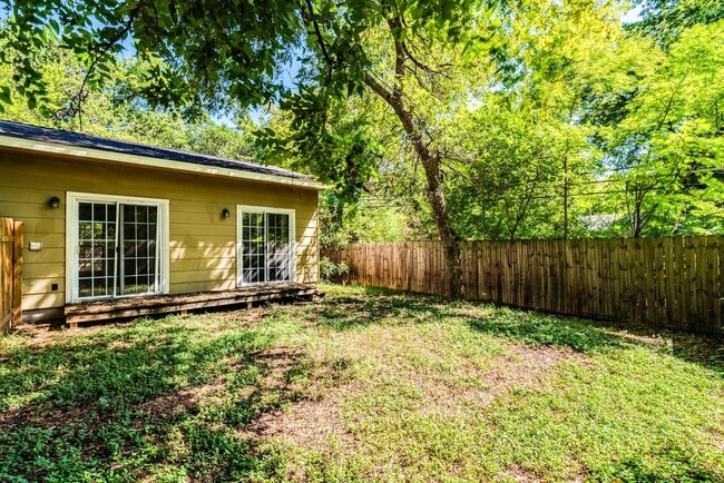 Building Photo - 1502 E 37th St