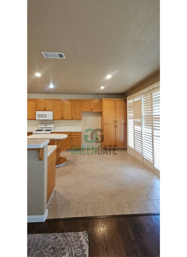 Building Photo - Spacious 4 Bedroom in Manteca!!! Ready