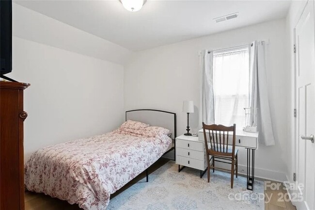 Building Photo - 212 Rockrose Ct