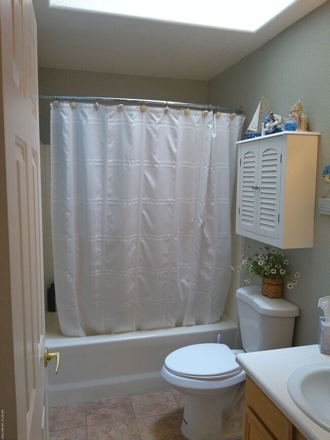 Building Photo - Fully furnished short term rental less then 6 months great for winter rental