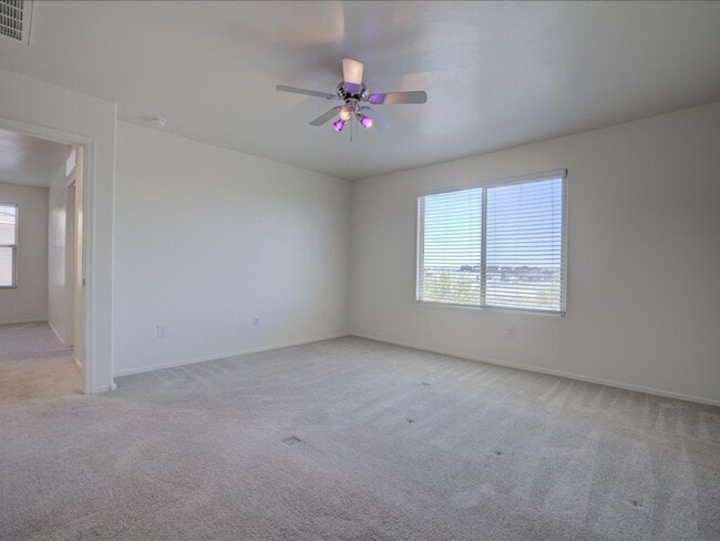 Building Photo - 3 Bedroom 2.5 Bathroom