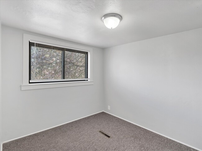 Building Photo - 9932 Jeffrey Dr