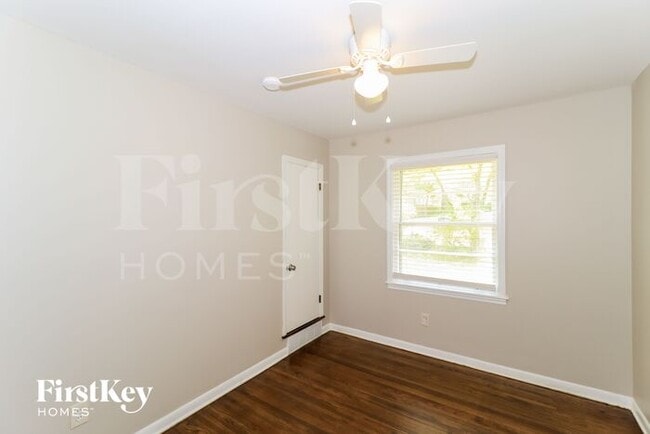 Building Photo - 3021 Chaucer Ln