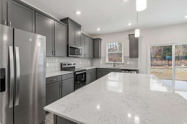 Building Photo - Spacious 3-Bed Townhouse w/ Two Car Garage