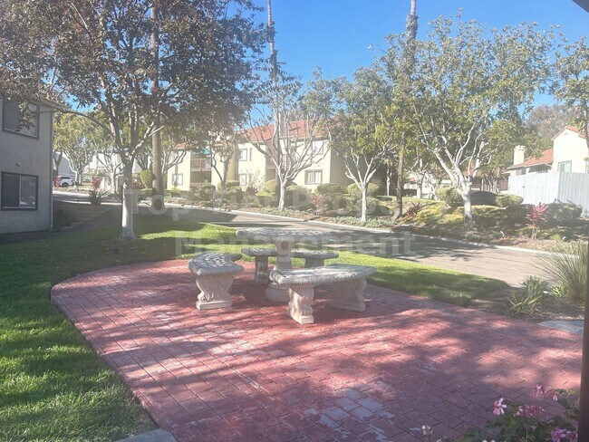 Building Photo - ***Updated 1 bed, 1 bath, 733 sqft Condo in the Heart of La Costa - Available 12/14***