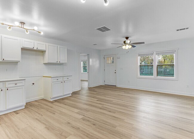 Building Photo - Beautifully Updated Home in East Memphis