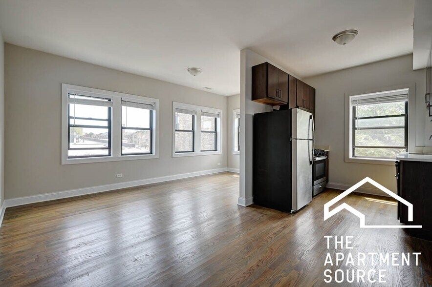 Primary Photo - 3407 W Fullerton Ave