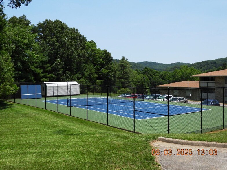 Tennis Court - 5260 Crossbow Cir