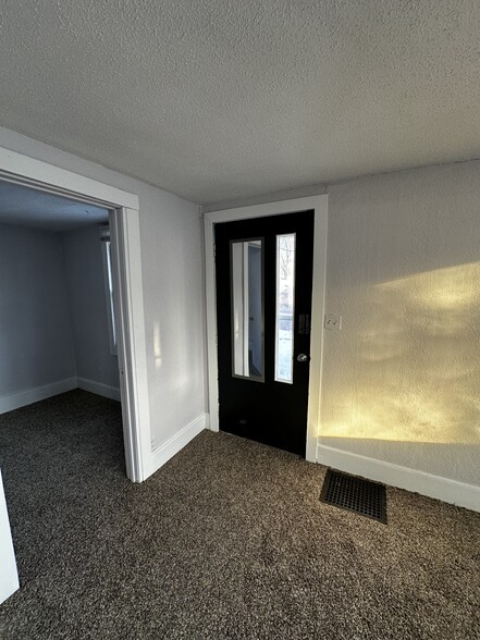 Building Photo - 305 S Western Ave