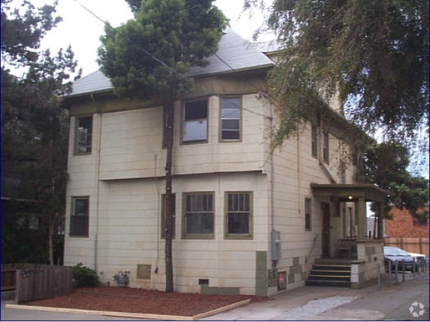 Building Photo - 2414 Dana St