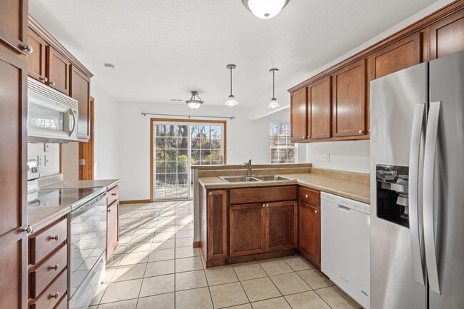 Building Photo - 5104 Sandstone Dr