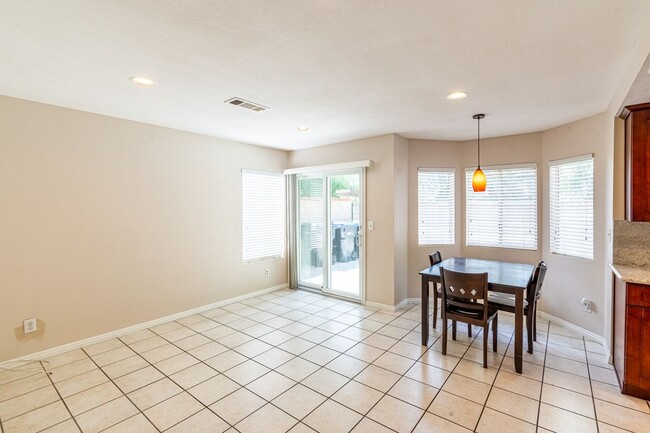 Building Photo - 13564 Cres Hill Dr
