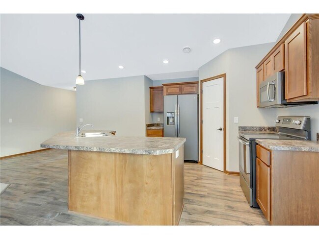 Building Photo - 463 Martin Way