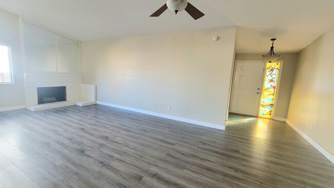 Building Photo - Gorgeous 4 Bed Home In Donner Springs!