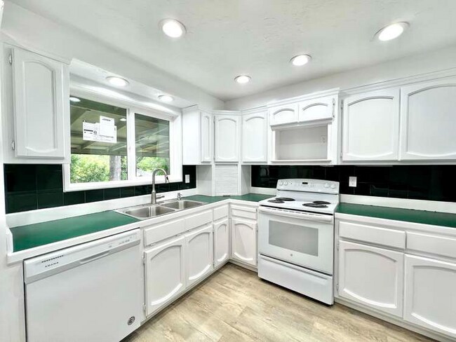 Building Photo - 2307 Tulane St