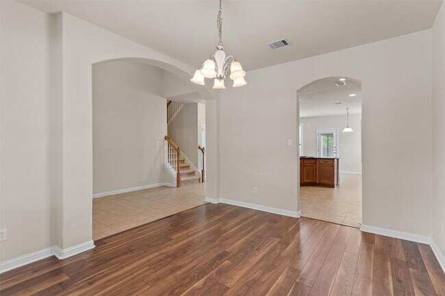 Building Photo - 404 Arrowhead Trail