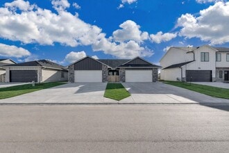 Building Photo - Pineway Maxwell Plan