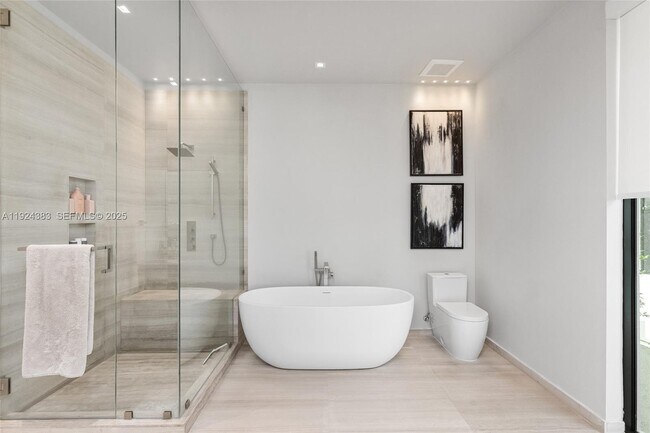 Building Photo - 773 NE 77th Terrace