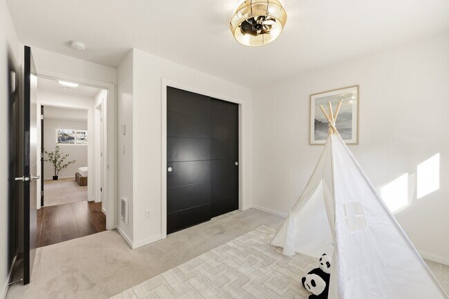 Building Photo - 7922 9th Ave SW