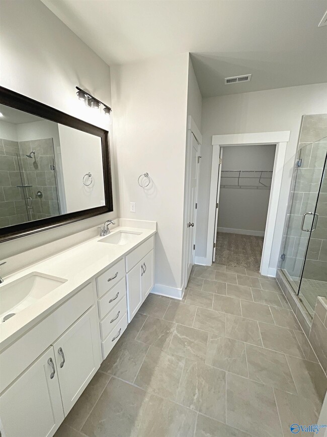 Building Photo - 156 Rugby Dr