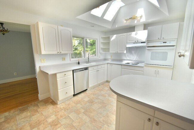 Building Photo - 3Bd/1.75Ba Bellevue House