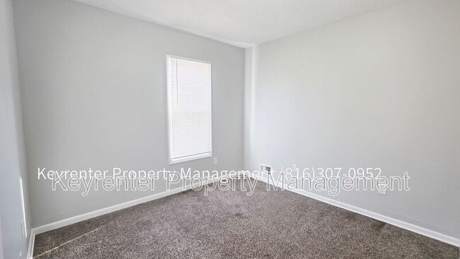 Building Photo - 142 N Bellaire Ave