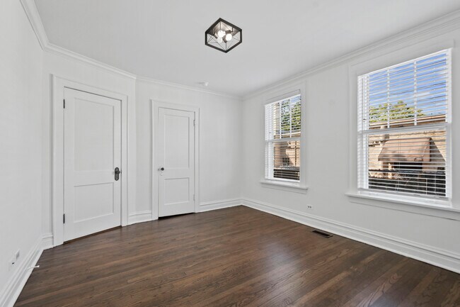 Building Photo - 2541 Ewing Ave