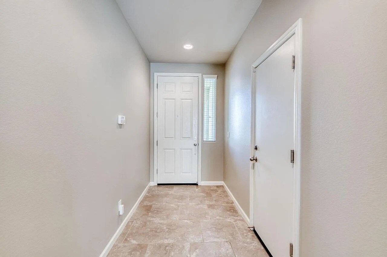 Building Photo - 1304 Royalty Way