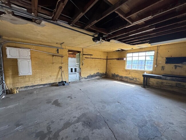 Building Photo - 14615 Stephens Rd