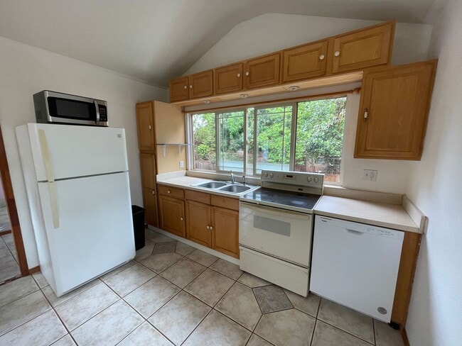 Building Photo - Haku Hale Ohana