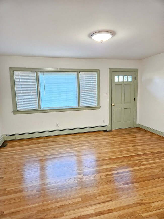 Building Photo - Essex County - 3 Bedroom 1.5 Bath Brick Ra...