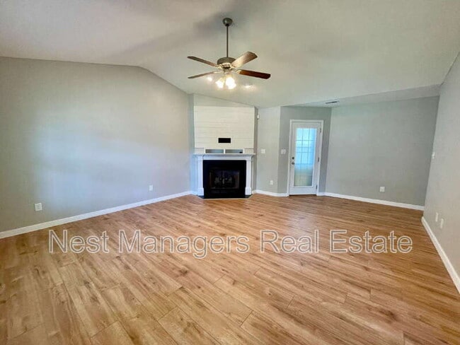 Building Photo - 460 Derby Ln