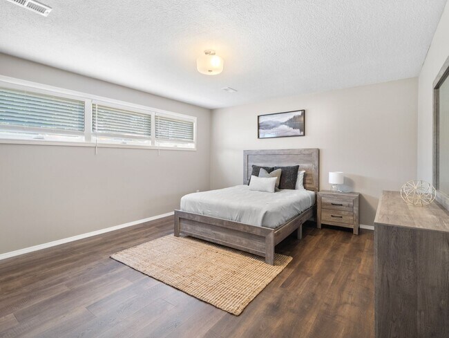 Building Photo - Spacious 4-Bedroom Pet-Friendly Home in North Spokane