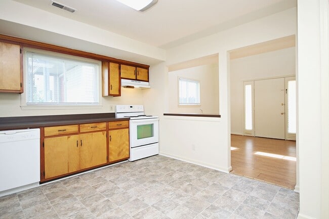 Building Photo - Student-Friendly Home, Minutes From The Da...