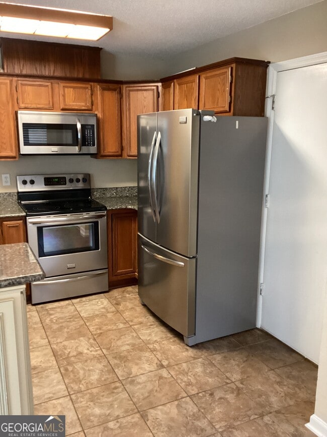 Building Photo - 209 Hallowes Dr