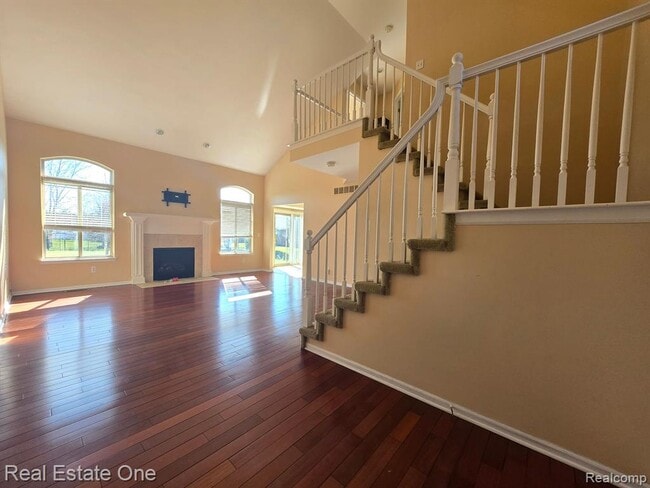 Building Photo - 42510 Pinehurst Dr