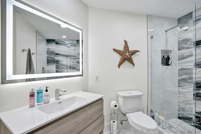 Building Photo - 5355 10th Fairway Dr