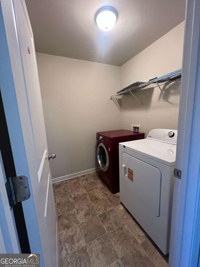 Building Photo - 225 Holdings Dr