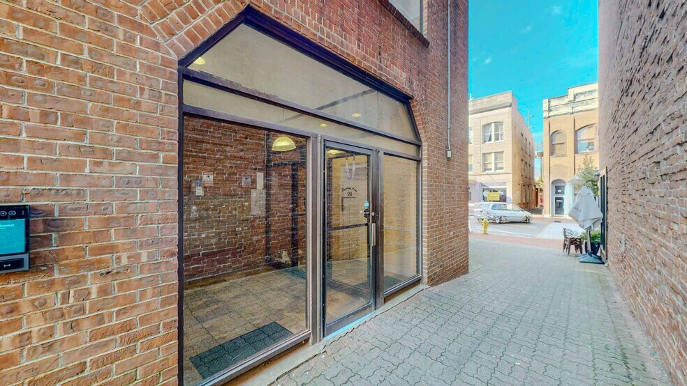 Building Photo - 94 Washington St