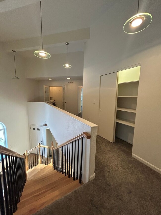 Building Photo - Century 21 Gold Rush - 3 Bed | 2 Bath | 2-Car Garage | End-Unit Condo (FAIRBANKS)