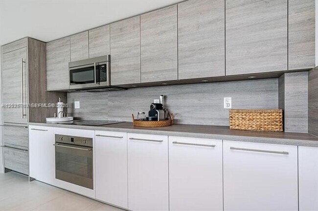 Building Photo - 400 Sunny Isles Blvd