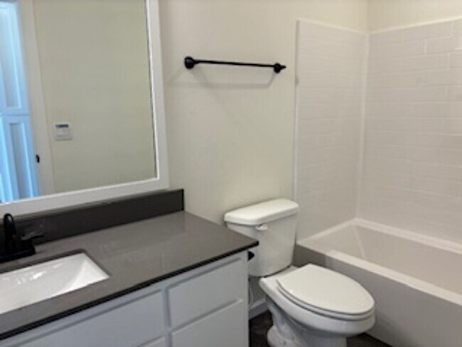 Building Photo - New Home! 1st month free!